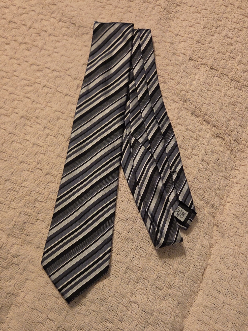 🍁4/$25 Geoffrey Beene Black, Gray & Silver Striped Men's Tie
